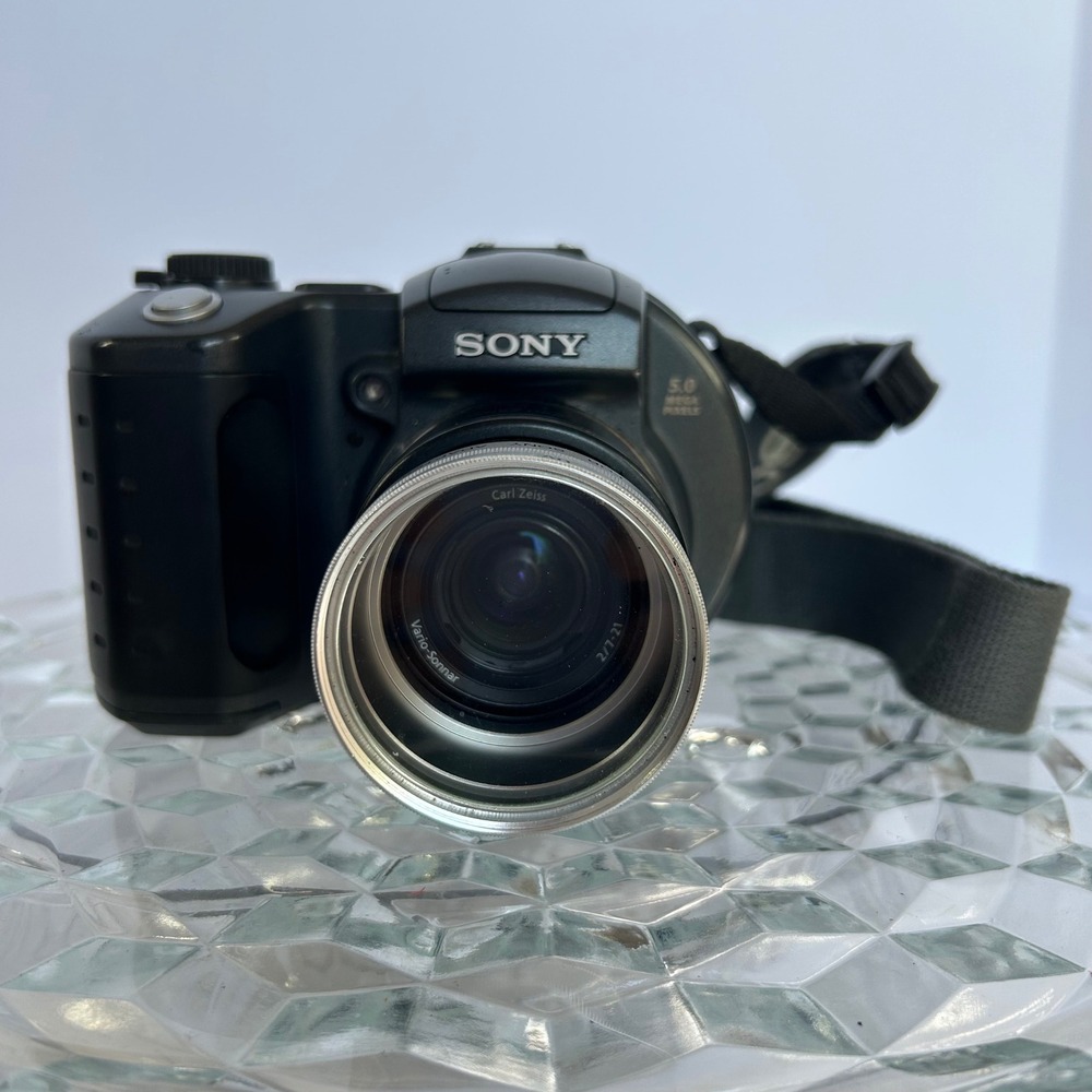 Sony Mavica MVC-CD500 5.0MP Digital Camera w/ Accessories, Case, Tripod and more
